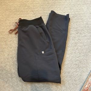 Figs yola skinny 2.0 charcoal scrub pant